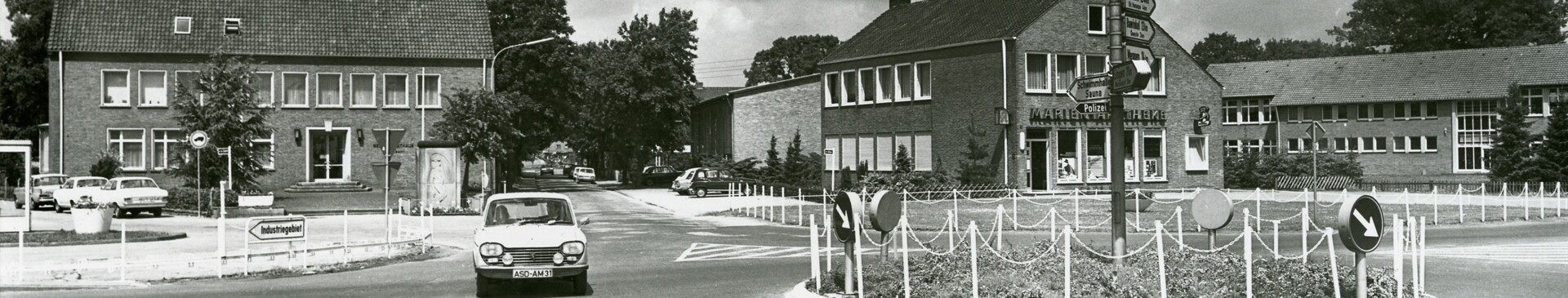 Da 1975 Rathaus Apotheke Kreisverkehr - Sammlung Archiv der GG - Tecklenburg